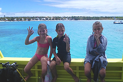 Enfants sur bateau après plongée