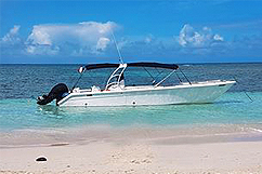 le bateau de l'excursion aux saintes