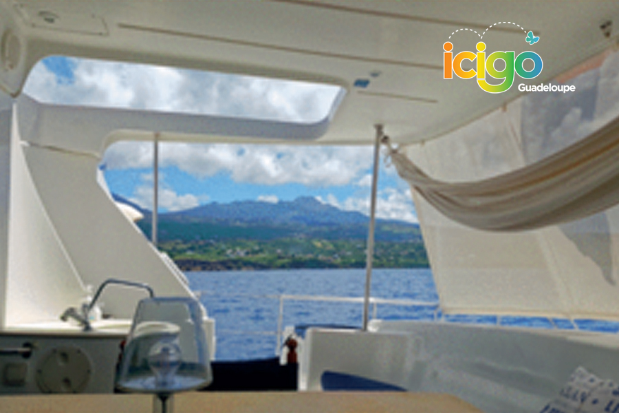 yacht FOX IV interieur Guadeloupe