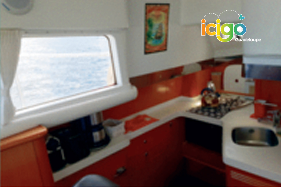 yacht FOX IV interieur confort Guadeloupe