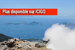 Fumerolles et vue sur les Saintes