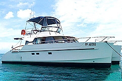 Motor catamaran - Ilet Caret