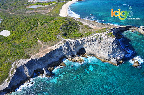 Cliquez pour prévisualiser l'image Le catamaran à moteur