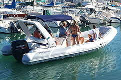 semi rigide 11 places boat